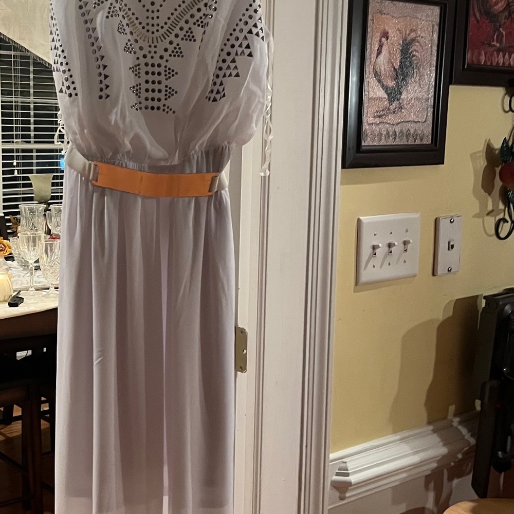 Spring/Summer Ready White Dress, Size 30, Great for a All White Party/Event